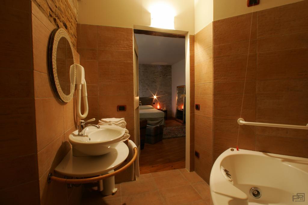 Willa Ristorante Country House Isolabelgatto Fano Pokój zdjęcie